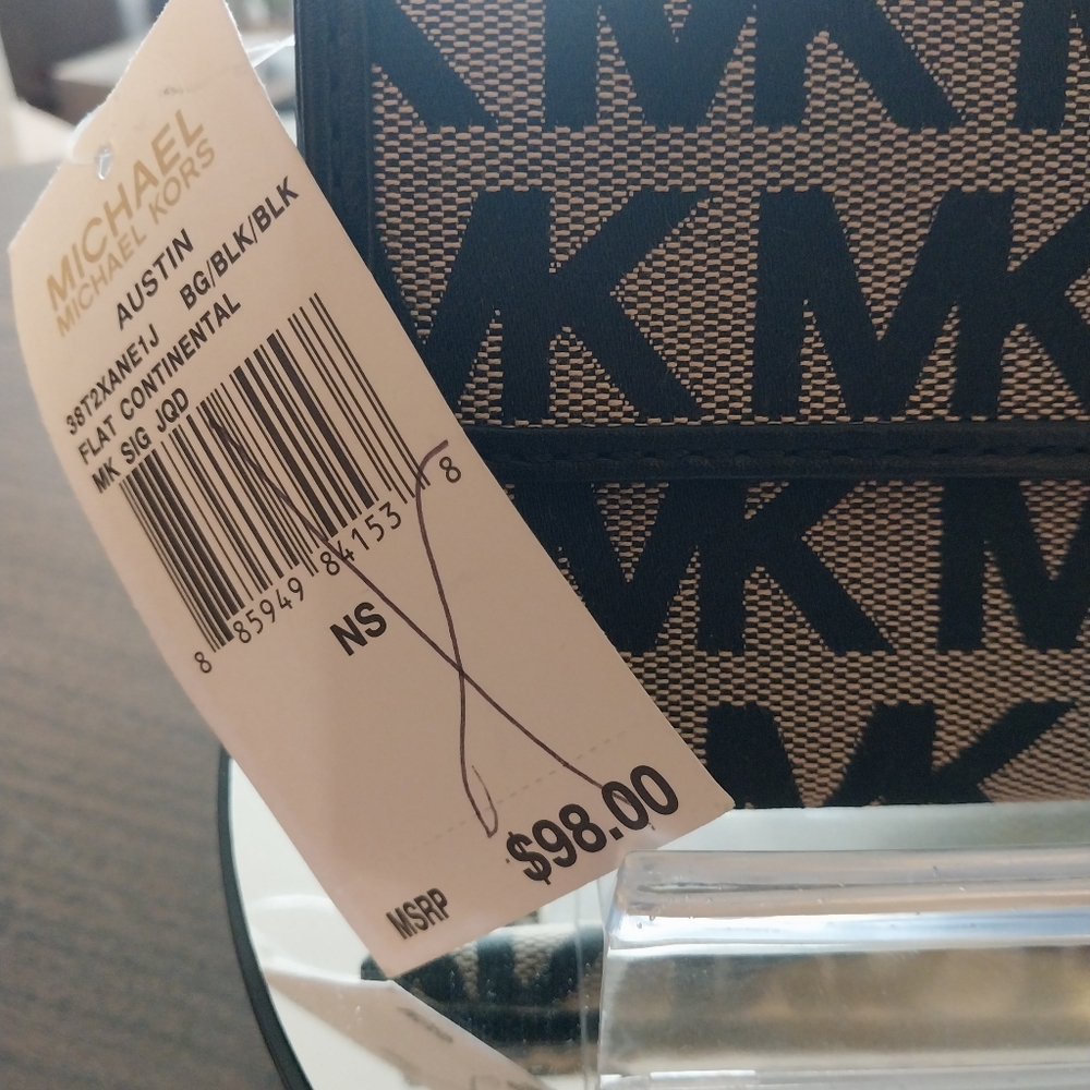 Michael Kors Wallet - Picture 2 of 6